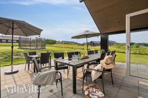 Stor terrasse i luksushus nr. 631 i Sydjylland.