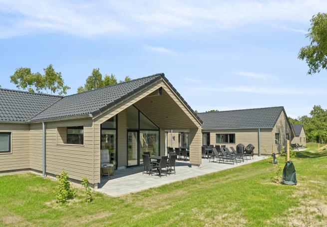 Dette lekre huset med svømmebasseng, nr. 807, med plass til 26 personer, ligger i Østjylland