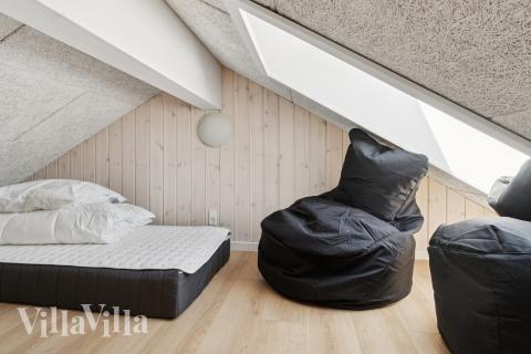 Noen av de 26 soveplassene i luksushus nr. 807 finnes på hems