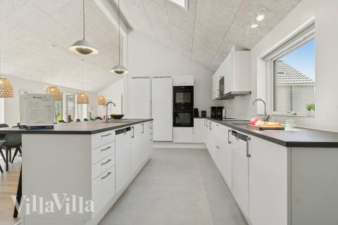 Kjøkkenet i luksushus nr. 807 er fullt utstyrt så dere lett kan lage mat til 26 personer.