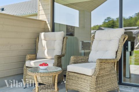 Luksushus nr. 807 har en deilig terrasse med gode hagemøbler til 26 personer.