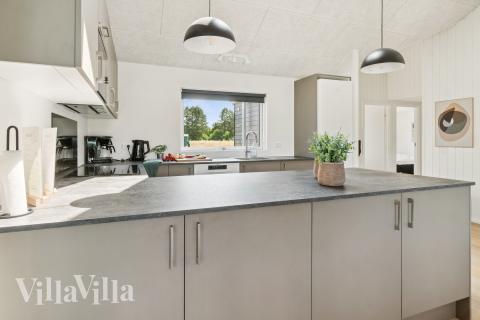 Kjøkkenet i luksushus nr. 685 er fullt utstyrt så dere lett kan lage mat til 14 personer.