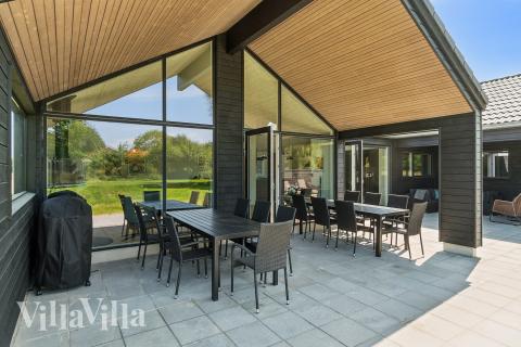 Luksushus nr. 685 har en deilig terrasse med gode hagemøbler til 14 personer.