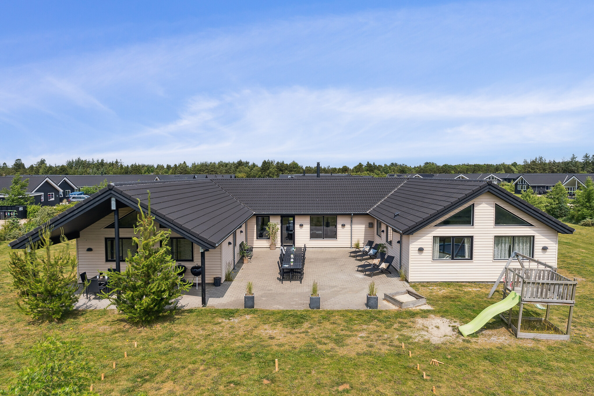 Dette lekre huset med svømmebasseng, nr. 455, med plass til 20 personer, ligger i Vestjylland