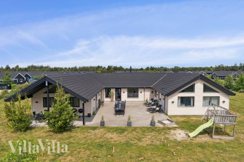 Dette lekre huset med svømmebasseng, nr. 455, med plass til 20 personer, ligger i Vestjylland