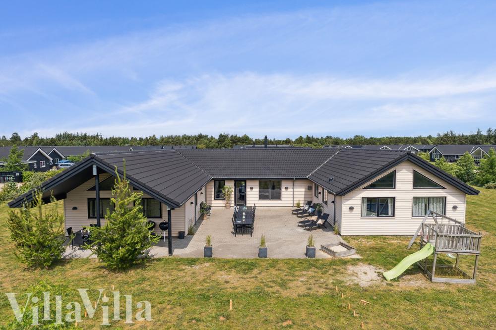 Dette lekre huset med svømmebasseng, nr. 455, med plass til 20 personer, ligger i Vestjylland