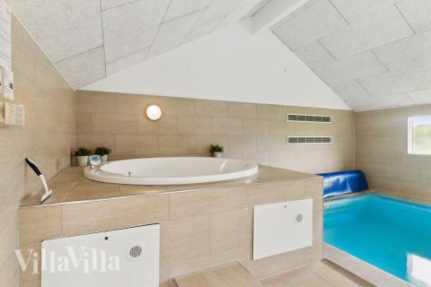 Nyt varmen i boblebadet i luksushus nr. 268 i Østjylland