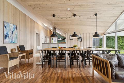 Oppholdsrom med plass til 14 i luksushus nr. 268.