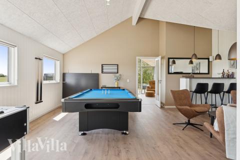 I tillegg til alle aktivitetsmulighetene i husets bassengavdeling, kan du også spille biljard, bordtennis og dart i luksushus nr. 667