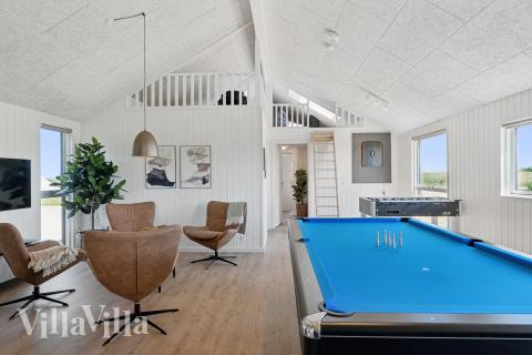 Luksushus nr. 667 til 18 personer tilbyr et stort aktivitetsrom med bl.a. biljard og dart