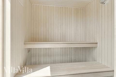 Nyt varmen i badstuen i luksushus nr. 667 til 18 personer