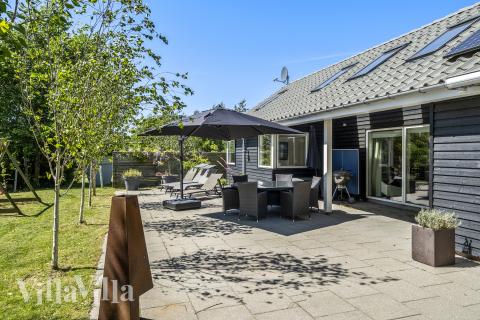 Luksushus nr. 339 har en deilig terrasse med gode hagemøbler til 16 personer.