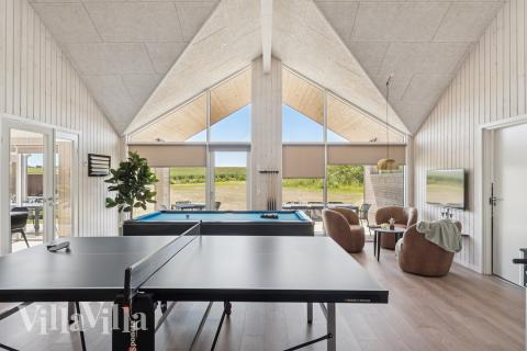 I tillegg til alle aktivitetsmulighetene i husets bassengavdeling, kan du også spille biljard, bordtennis og dart i luksushus nr. 671