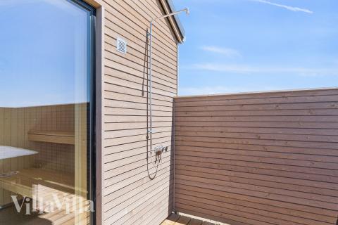 Luksushus nr. 671 har en deilig terrasse med gode hagemøbler til 20 personer.