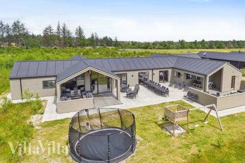 Dette lekre huset med svømmebasseng, nr. 619, med plass til 30 personer, ligger i Nordjylland