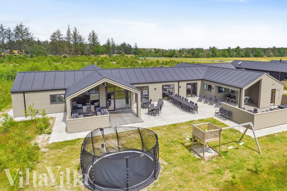 Dette lekre huset med svømmebasseng, nr. 619, med plass til 30 personer, ligger i Nordjylland