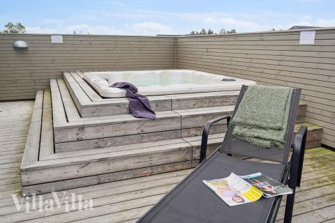 Nyt varmen i boblebadet i luksushus nr. 619 i Nordjylland