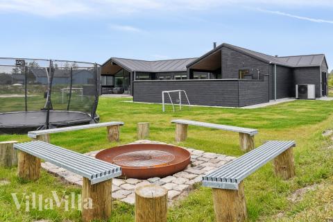 I tillegg til alle aktivitetsmulighetene i husets bassengavdeling, tilbyr også luksushus nr. 652 mengder av utendørsaktiviteter