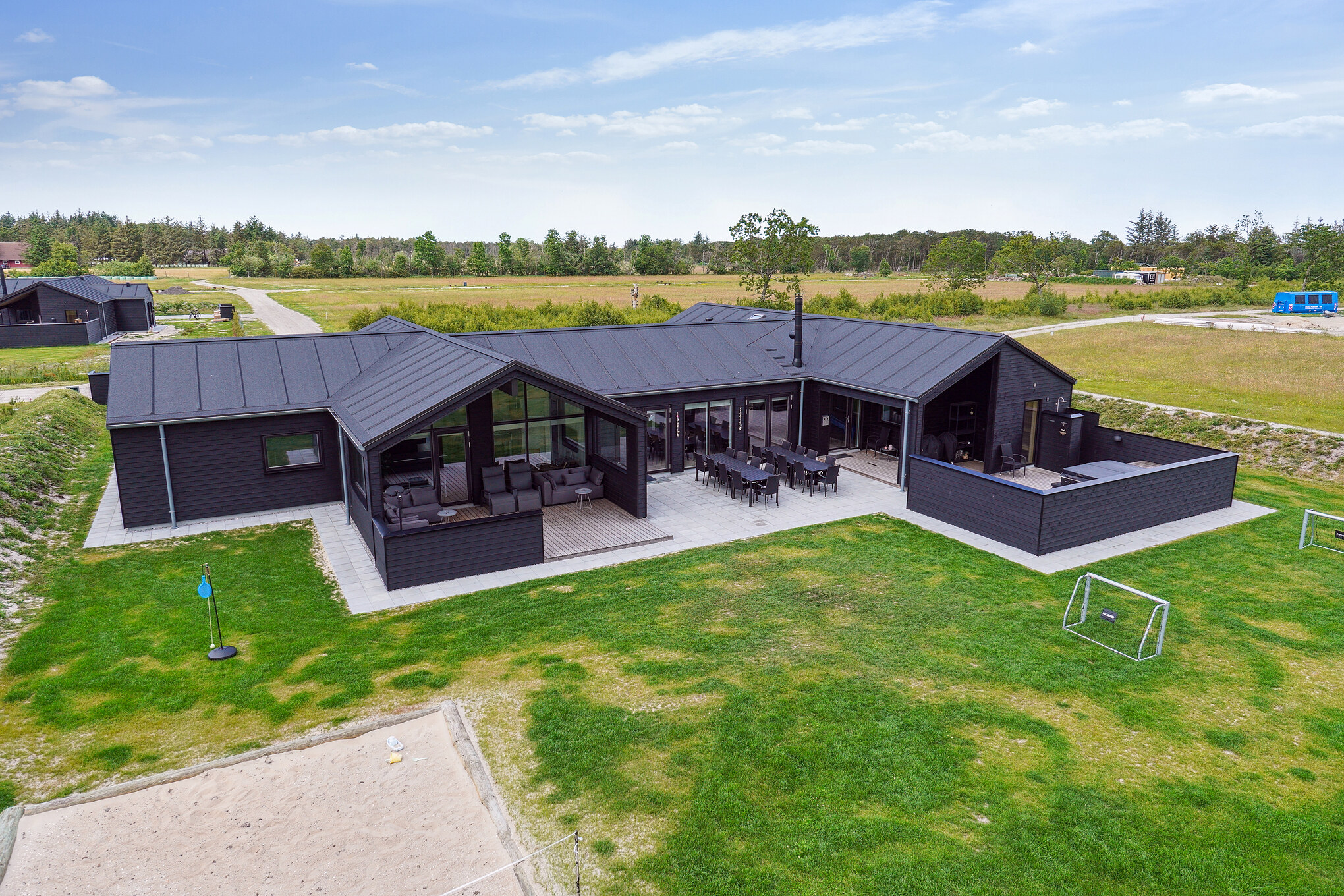 Dette lekre huset med svømmebasseng, nr. 652, med plass til 20 personer, ligger i Nordjylland