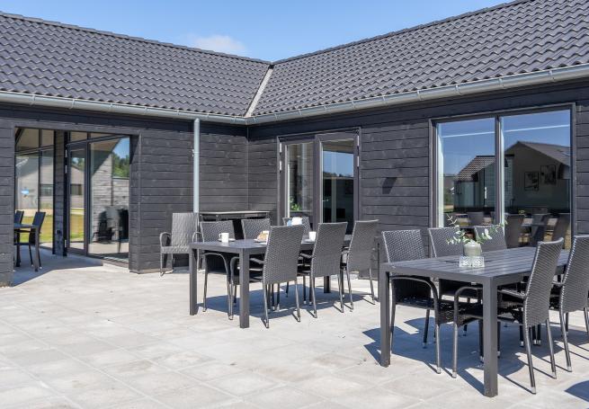 Luksushus nr. 673 har en deilig terrasse med gode hagemøbler til 20 personer.