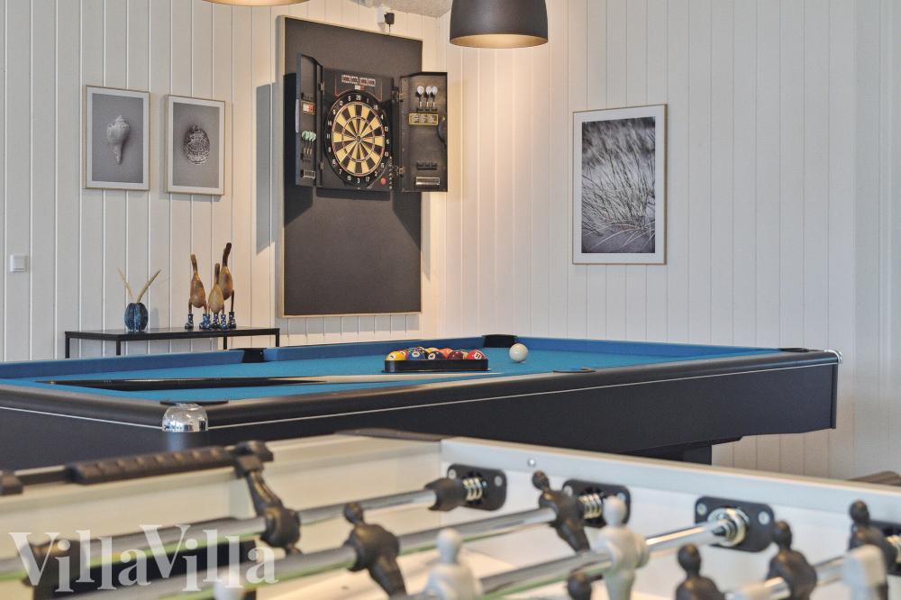 I tillegg til alle aktivitetsmulighetene i husets bassengavdeling, kan du også spille biljard, bordtennis og dart i luksushus nr. 673