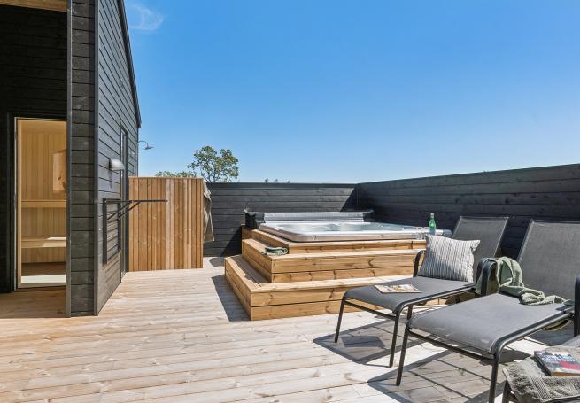Luksushus nr. 656 har en deilig terrasse med gode hagemøbler til 20 personer.