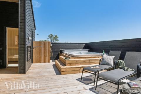 Luksushus nr. 656 har en deilig terrasse med gode hagemøbler til 20 personer.