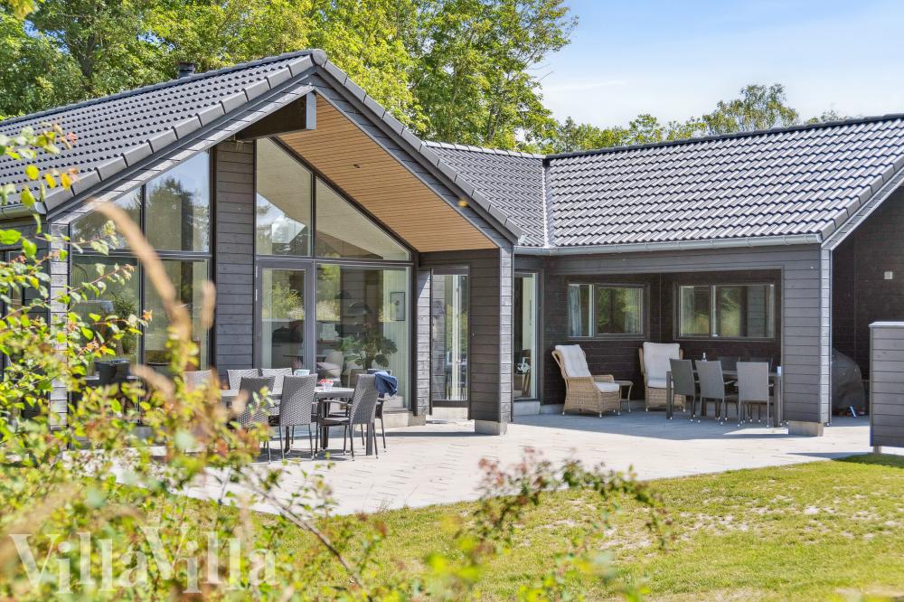 Dette lekre huset med svømmebasseng, nr. 644, med plass til 14 personer, ligger i Lolland/Falster/Møn