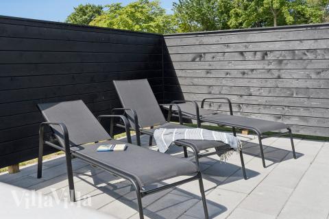 Nyt en grillkveld på terrassen i luksushus nr. 644 i Lolland/Falster/Møn