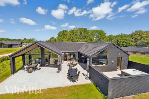 Flott feriehus nr. 663, med god plass til opptil 18 personer