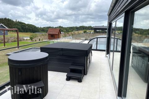 Nyt varmen i boblebadet i luksushus nr. 686 i Limfjorden