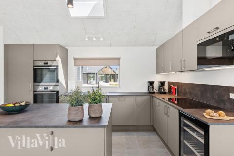 Kjøkkenet i luksushus nr. 667 er fullt utstyrt så dere lett kan lage mat til 18 personer.