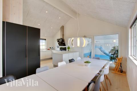 Oppholdsrom med plass til 18 i luksushus nr. 383.