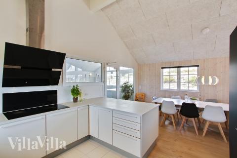 Kjøkkenet i luksushus nr. 383 er godt innrettet.