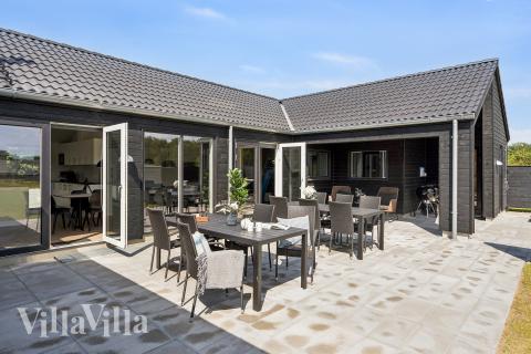 Stor terrasse i luksushus nr. 657 i Sydjylland.