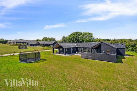Dette lekre huset med svømmebasseng, nr. 657, med plass til 20 personer, ligger i Sydjylland