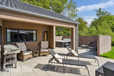 Luksushus nr. 612 har en deilig terrasse med gode hagemøbler til 24 personer.