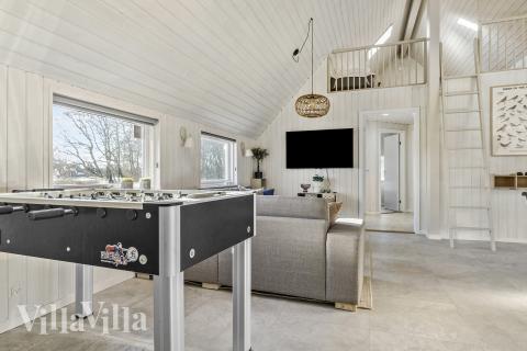 Luksushus nr. 182 til 20 personer tilbyr et stort aktivitetsrom med bl.a. biljard og dart