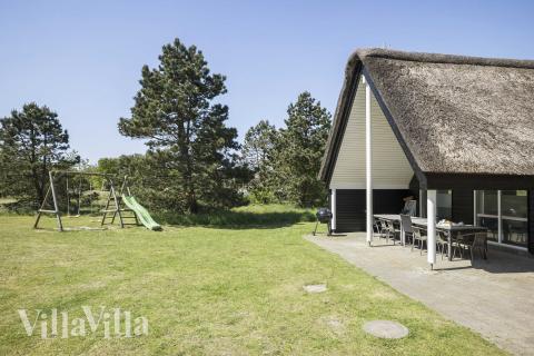 På terrassen i feriehus nr. 182 er det plass til 20 personer.