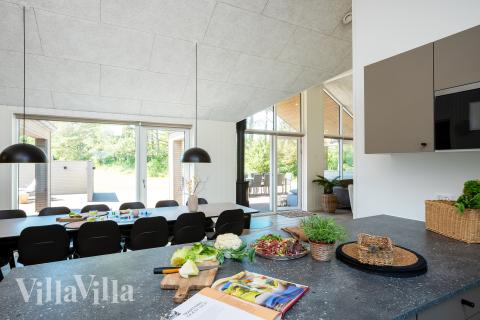 Kjøkkenet i luksushus nr. 593 er fullt utstyrt så dere lett kan lage mat til 14 personer.