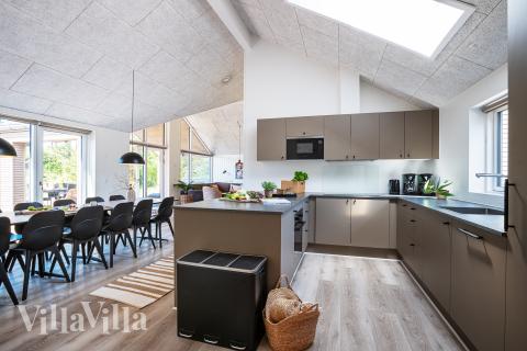 Kjøkkenet i luksushus nr. 593 er godt innrettet.