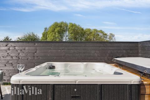 Nyt varmen i boblebadet i luksushus nr. 667 i Fyn og øyer