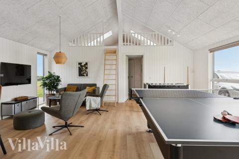 I tillegg til alle aktivitetsmulighetene i husets bassengavdeling, kan du også spille biljard, bordtennis og dart i luksushus nr. 668