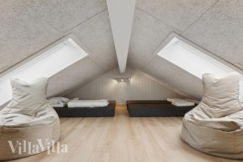 Noen av de 16 soveplassene i luksushus nr. 668 finnes på hems