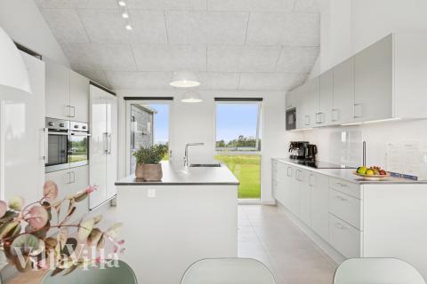 Kjøkkenet i luksushus nr. 695 er fullt utstyrt så dere lett kan lage mat til 20 personer.