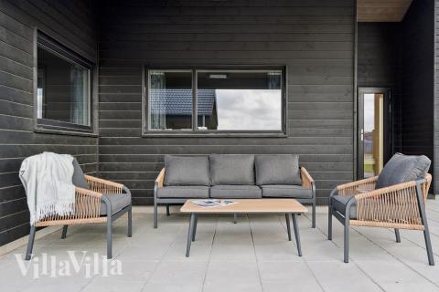 Nyt en grillkveld på terrassen i luksushus nr. 695 i Fyn og øyer