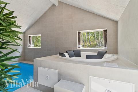 Nyt varmen i boblebadet i luksushus nr. 811 i Østjylland