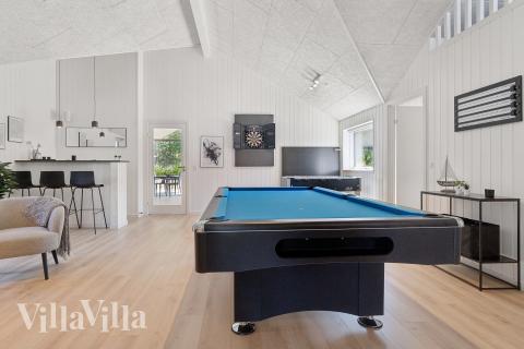 I tillegg til alle aktivitetsmulighetene i husets bassengavdeling, kan du også spille biljard, bordtennis og dart i luksushus nr. 811