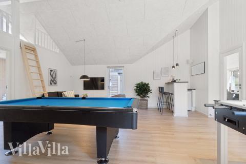 Aktivitetsrom i luksushus nr. 811 med 6 soverom og plass til 16 personer.