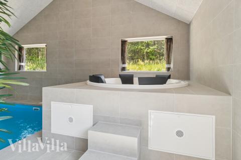 Nyt varmen i boblebadet i luksushus nr. 815 i Østjylland